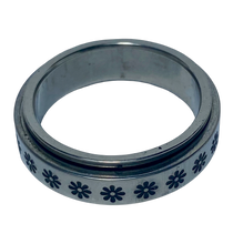 Load image into Gallery viewer, Fidget ring - Silver Daisy ring. Sizes 6, 7, 8, 10, 11. FR143
