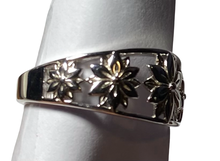 Load image into Gallery viewer, Sterling Silver - Flower ring. Sizes 13.  SS31a
