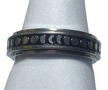 Load image into Gallery viewer, Fidget ring - Silver Moons ring. Sizes 6, 7, 8, 9, 10, 11. FR140
