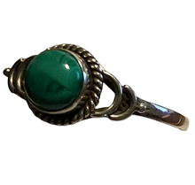 Load image into Gallery viewer, Sterling Silver malachite ring. Size 14.  ER44d
