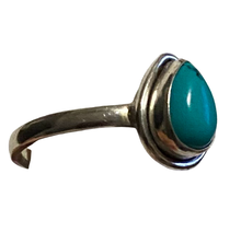 Load image into Gallery viewer, Sterling Silver Turquoise ring. Size 8.  DC29a
