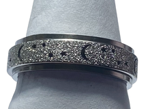 Load image into Gallery viewer, Fidget ring - Silver glitter moons &amp; stars spinner. Sizes 6, 7, 10, 11, 12. FR120
