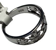 Load image into Gallery viewer, Sterling Silver - Flower ring. Sizes 13.  SS31a
