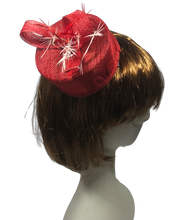 Load image into Gallery viewer, Stunning Red Fascinator       (FS110)
