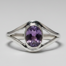 Load image into Gallery viewer, Amethyst Sterling silver ring sizes. 4, 5 (BR023)
