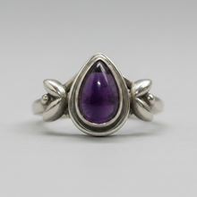 Load image into Gallery viewer, Amethyst ring sterling silver ring size 8   (DC30)
