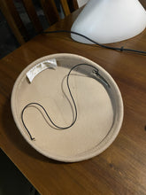Load image into Gallery viewer, Stunning Cream Hat FS168

