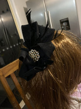 Load image into Gallery viewer, Stunning Black Fascinator. FS139

