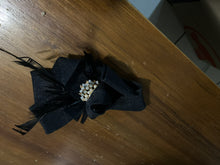 Load image into Gallery viewer, Stunning Black Fascinator. FS139
