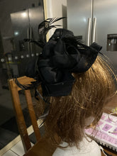 Load image into Gallery viewer, Stunning Black Fascinator. FS140
