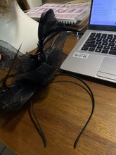 Load image into Gallery viewer, Stunning Black Fascinator. FS141
