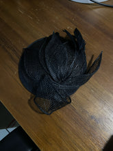Load image into Gallery viewer, Stunning Black Fascinator FS185
