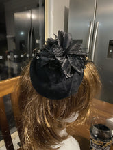 Load image into Gallery viewer, Stunning Black Fascinator FS187
