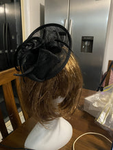 Load image into Gallery viewer, Stunning Black Fascinator FS189
