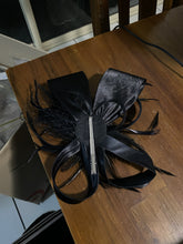 Load image into Gallery viewer, Stunning Black Fascinator FS193

