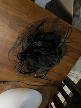 Load image into Gallery viewer, Stunning Black Fascinator FS195
