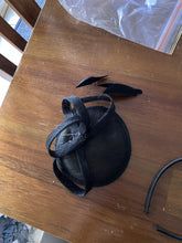 Load image into Gallery viewer, Stunning Fascinator FS210
