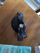 Load image into Gallery viewer, Stunning Black Fascinator FS216
