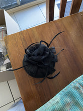 Load image into Gallery viewer, Stunning Black Fascinator FS221
