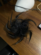 Load image into Gallery viewer, Stunning Black Fascinator FS182
