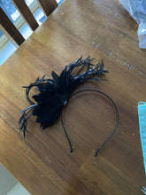 Load image into Gallery viewer, Stunning Black Feather Fascinator FS213
