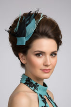 Load image into Gallery viewer, Stunning Black &amp; Mint fascinator. FS025
