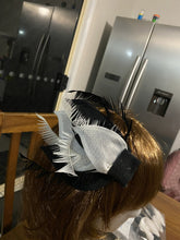 Load image into Gallery viewer, Stunning Black &amp; White Fascinator. FS051
