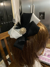 Load image into Gallery viewer, Stunning Black &amp; White Fascinator. FS133
