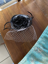 Load image into Gallery viewer, Stunning White &amp; Black Fascinator FS224
