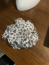 Load image into Gallery viewer, Stunning Grey &amp; White Feather Fascinator. FS061
