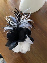 Load image into Gallery viewer, Stunning White &amp; Black Feather Fascinator FS201
