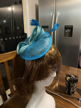 Load image into Gallery viewer, Stunning Blue Fascinator. FS106
