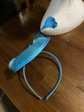 Load image into Gallery viewer, Stunning Blue Fascinator. FS106
