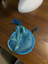 Load image into Gallery viewer, Stunning Blue Fascinator. FS106
