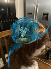 Load image into Gallery viewer, Stunning Blue Fascinator. FS111
