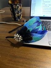 Load image into Gallery viewer, Stunning Blue &amp; Green Fascinator. FS146
