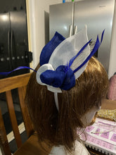 Load image into Gallery viewer, Stunning Blue &amp; White Fascinator. FS131
