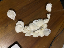Load image into Gallery viewer, Stunning Cream Fascinator FS170
