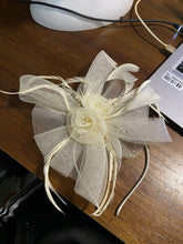 Load image into Gallery viewer, Stunning Cream Fascinator FS181
