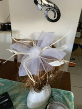 Load image into Gallery viewer, Stunning Cream Fascinator FS217
