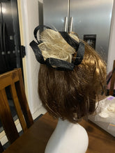 Load image into Gallery viewer, Stunning Cream &amp; Black Fascinator FS173
