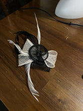 Load image into Gallery viewer, Stunning Cream &amp; Black Fascinator FS174
