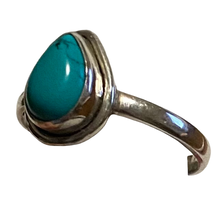 Load image into Gallery viewer, Sterling Silver Turquoise ring. Size 8.  DC29a
