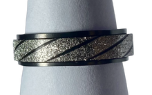 Load image into Gallery viewer, Fidget ring - Black and silver glitter spinner. Sizes 6, 7, 8, 9, 10, 11, 12. FR118

