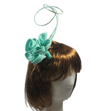 Load image into Gallery viewer, Stunning Green Fascinator    (FS057)

