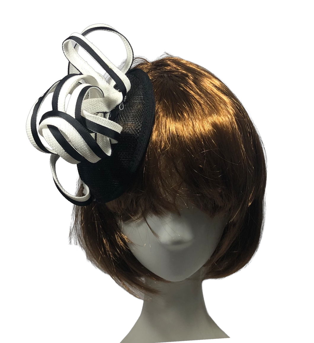 Stunning Black & White Fascinator     (FS102)