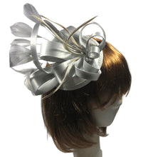 Load image into Gallery viewer, Stunning silver Fascinator   (FS082)
