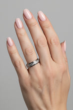 Load image into Gallery viewer, Fidget ring - Silver and silver glitter spinner. Sizes 5, 6, 7, 8, 9, 10, 11, 12. FR117
