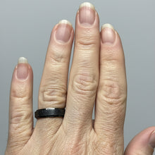 Load image into Gallery viewer, Fidget ring - Black glitter spinner. Sizes 5, 6, 7, 8, 9, 10, 11 ,12. FR127
