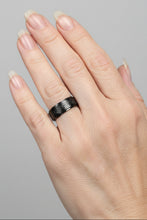 Load image into Gallery viewer, Fidget ring - Black Celtic spinner. Sizes 6, 7, 8, 9, 10, 11, 12, 13. FR128

